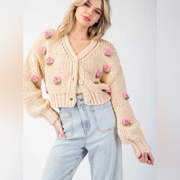 EE:SOME 3-D Floral Rose Knit Cropped Sweater Cardigan - Picture 4 of 8
